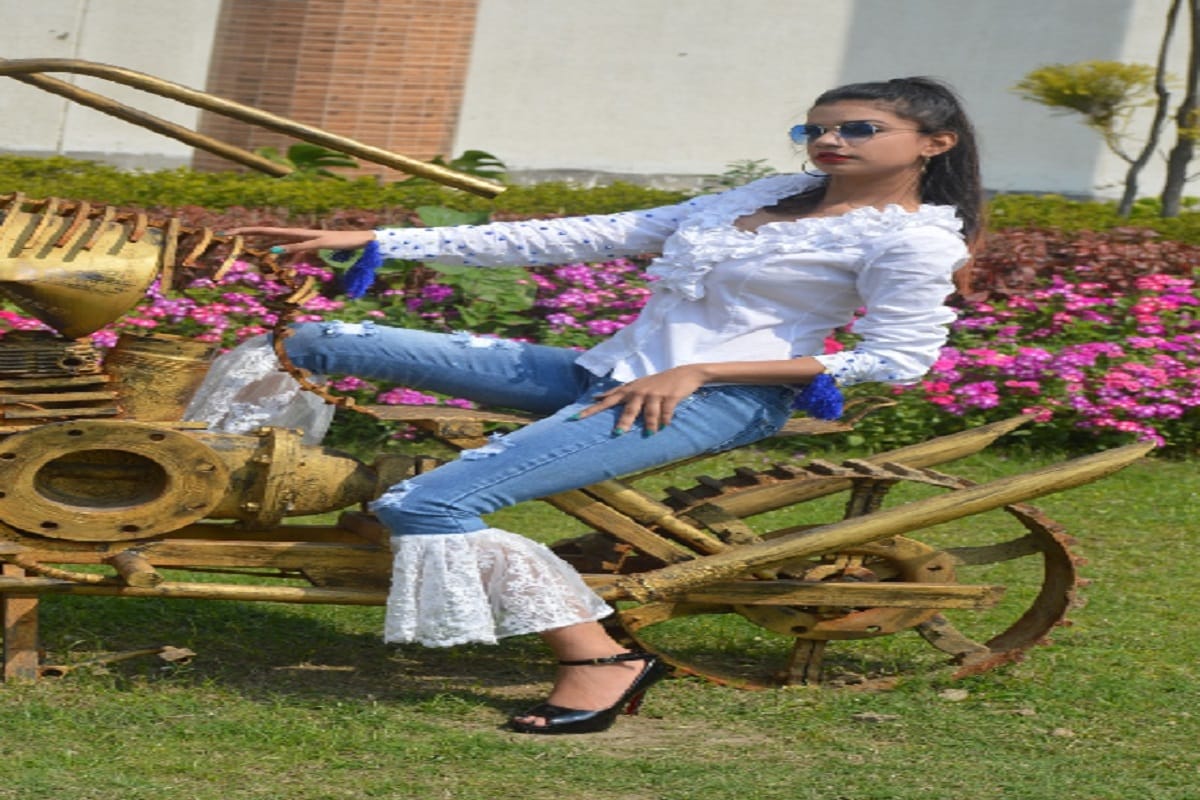 The summer season and the new trend of fashion has started in Meerut market