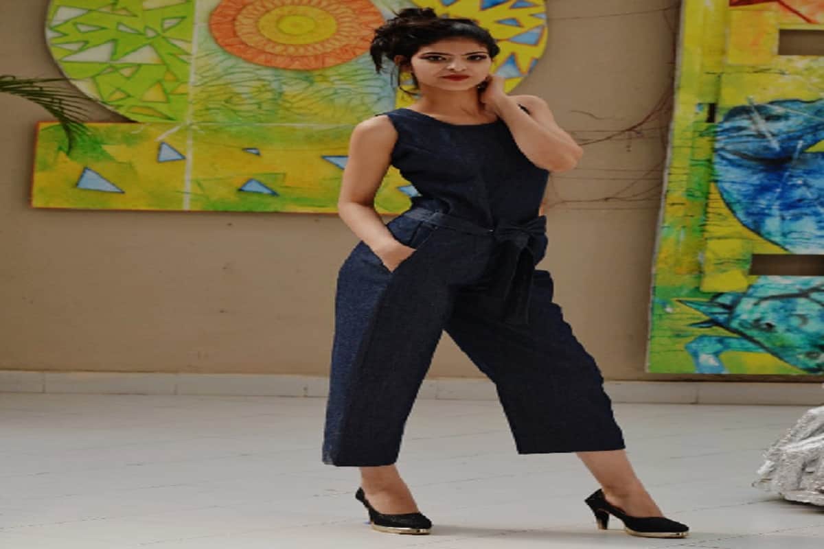 The summer season and the new trend of fashion has started in Meerut market