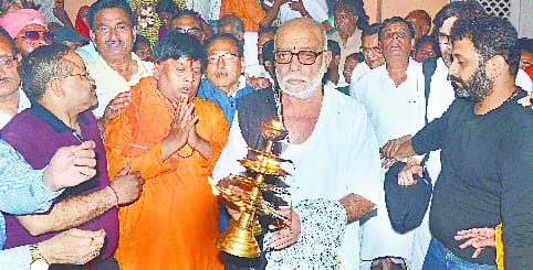 लोकसभा बस पांच साल की, व्यासपीठ का नाता परलोक तक