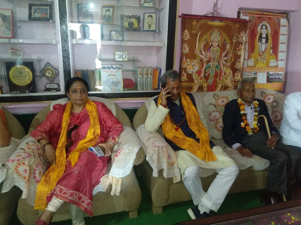 Lok sabha elections 2019 Bjp Tirath Singh Rawat take blessings from cm yogi adityanath parents