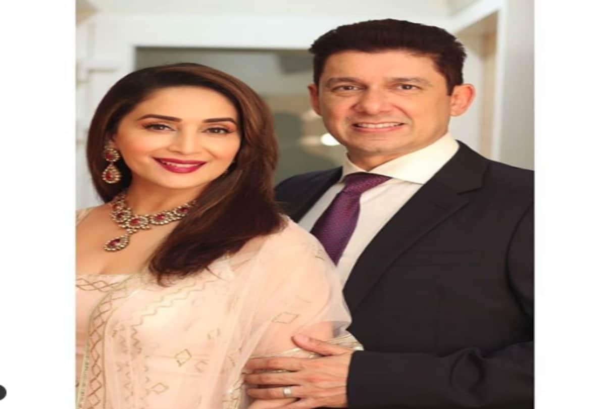 madhuri dixit new traditional look floor length anarkali and jhumka looks stylish