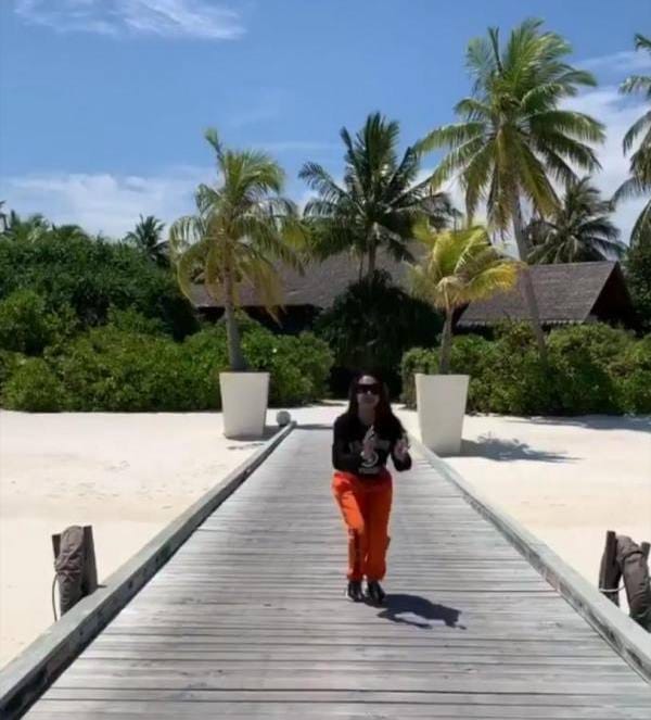 malaika arora enjoying bachelor party in maldives before wedding with arjun kapoor