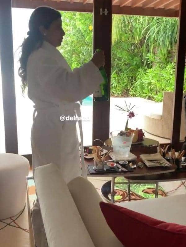 malaika arora enjoying bachelor party in maldives before wedding with arjun kapoor