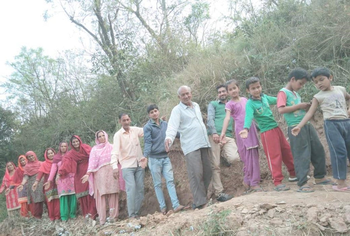 No road facility to Tangloh village since last 70 years in bilaspur himachal pradesh