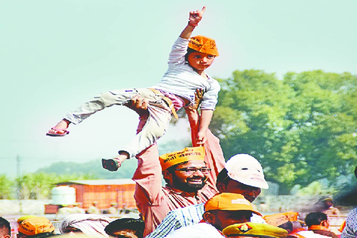 Lok sabha elections 2019, PM Modi fans reached from Meerut rally and Sloganeering of i am a janitor
