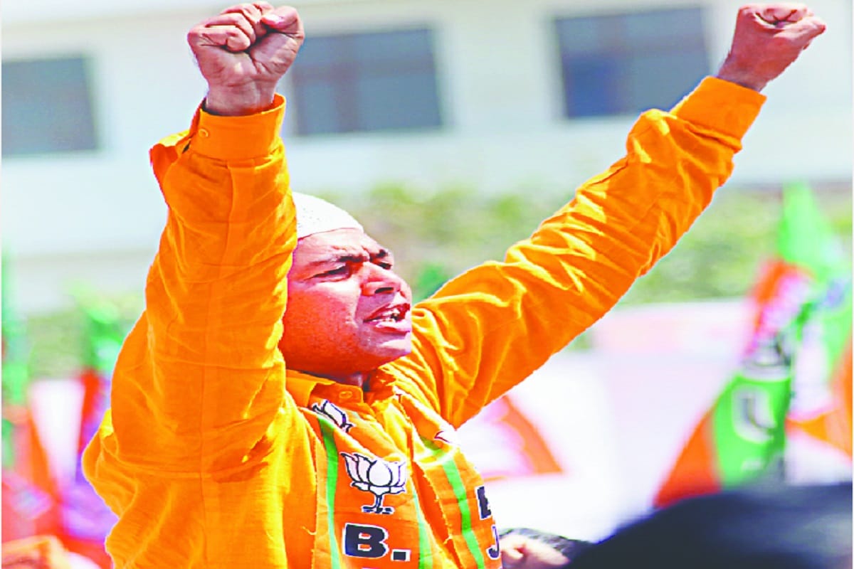 Lok sabha elections 2019, PM Modi fans reached from Meerut rally and Sloganeering of i am a janitor