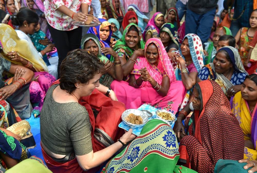 lok sabha election 2019 : priyanka gandhi interacts with women in ayodhaya