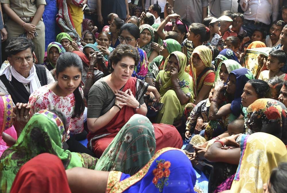 lok sabha election 2019 : priyanka gandhi interacts with women in ayodhaya