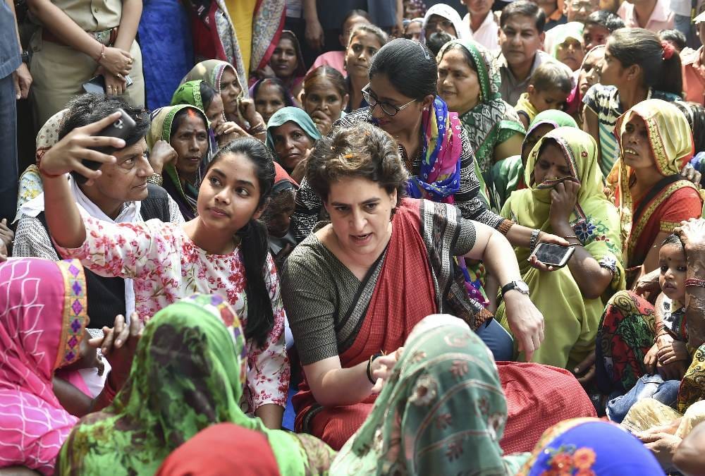lok sabha election 2019 : priyanka gandhi interacts with women in ayodhaya