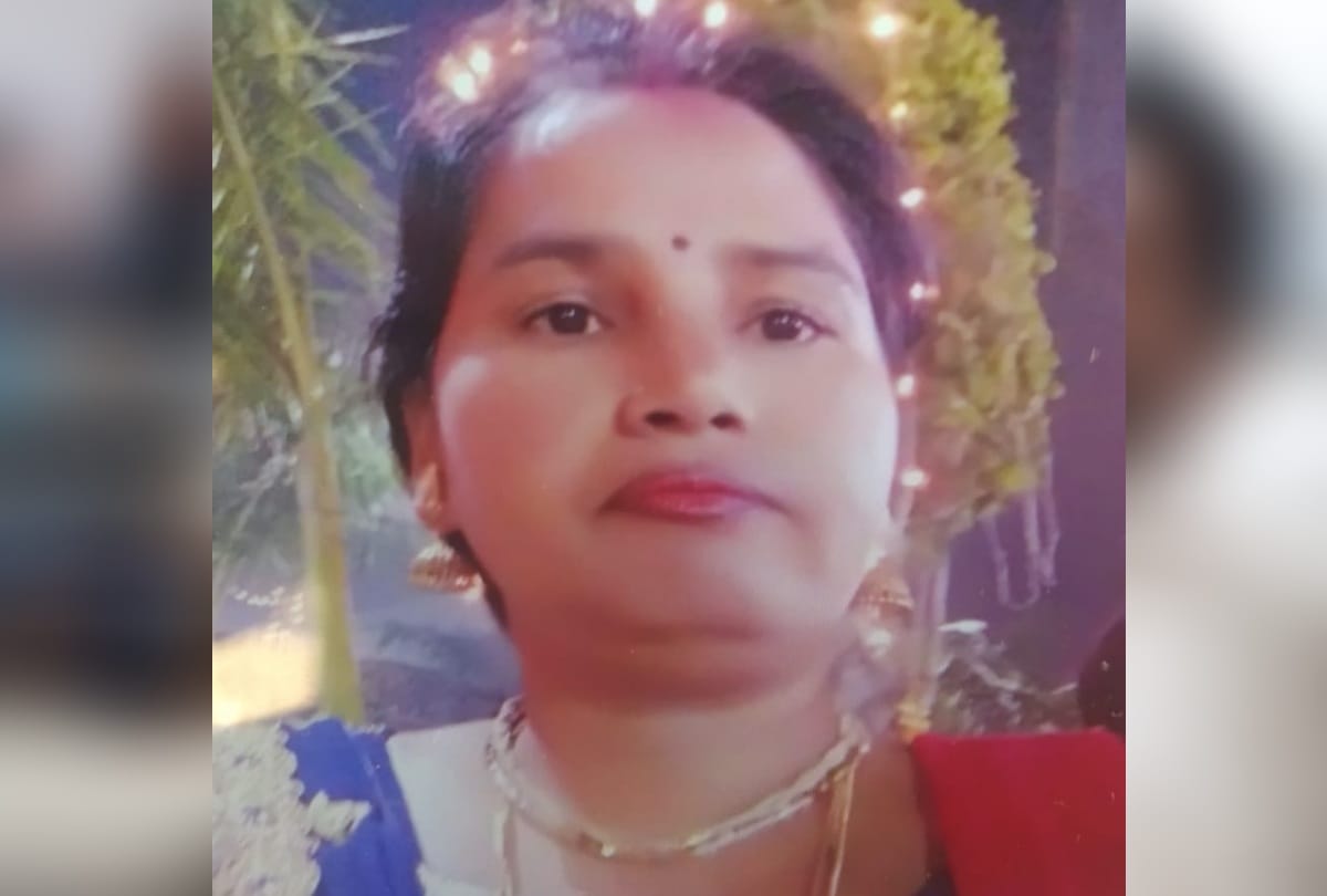 faridabad mother and daughter attacked by goons in their house by knife mother died