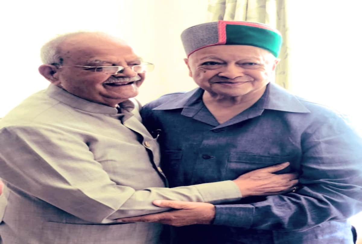virbhadra singh share photo with pandit sukhram on social media