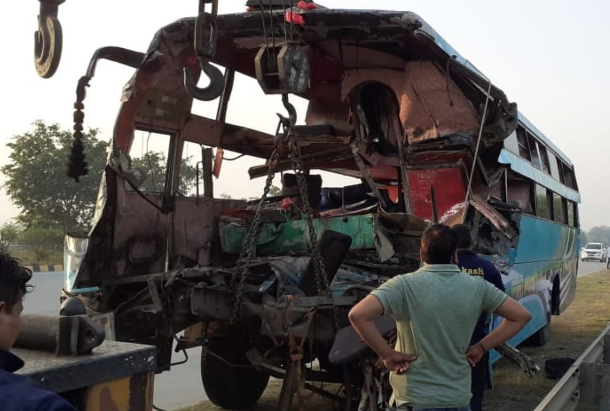 Greater Noida: road accident on Yamuna Expressway