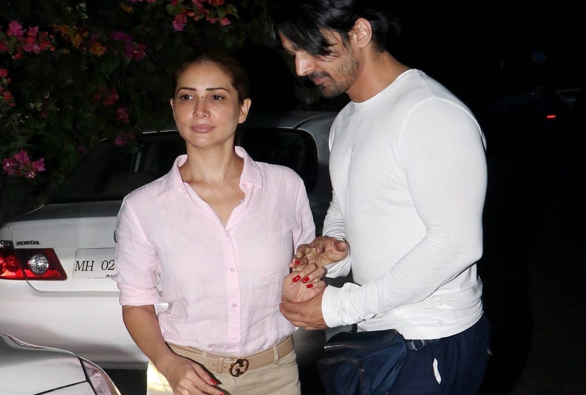 kim sharma and leander paes romantic evening actress troll on social media
