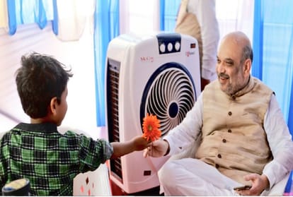 Lok Sabha Elections 2019: Amit Shah contest from Gandhinagar, in 1982 met with Narendra Modi