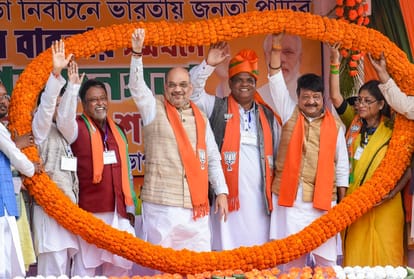 Priyanka gandhi conjecture contest election from Varanasi and Amit Shah Files Nomination