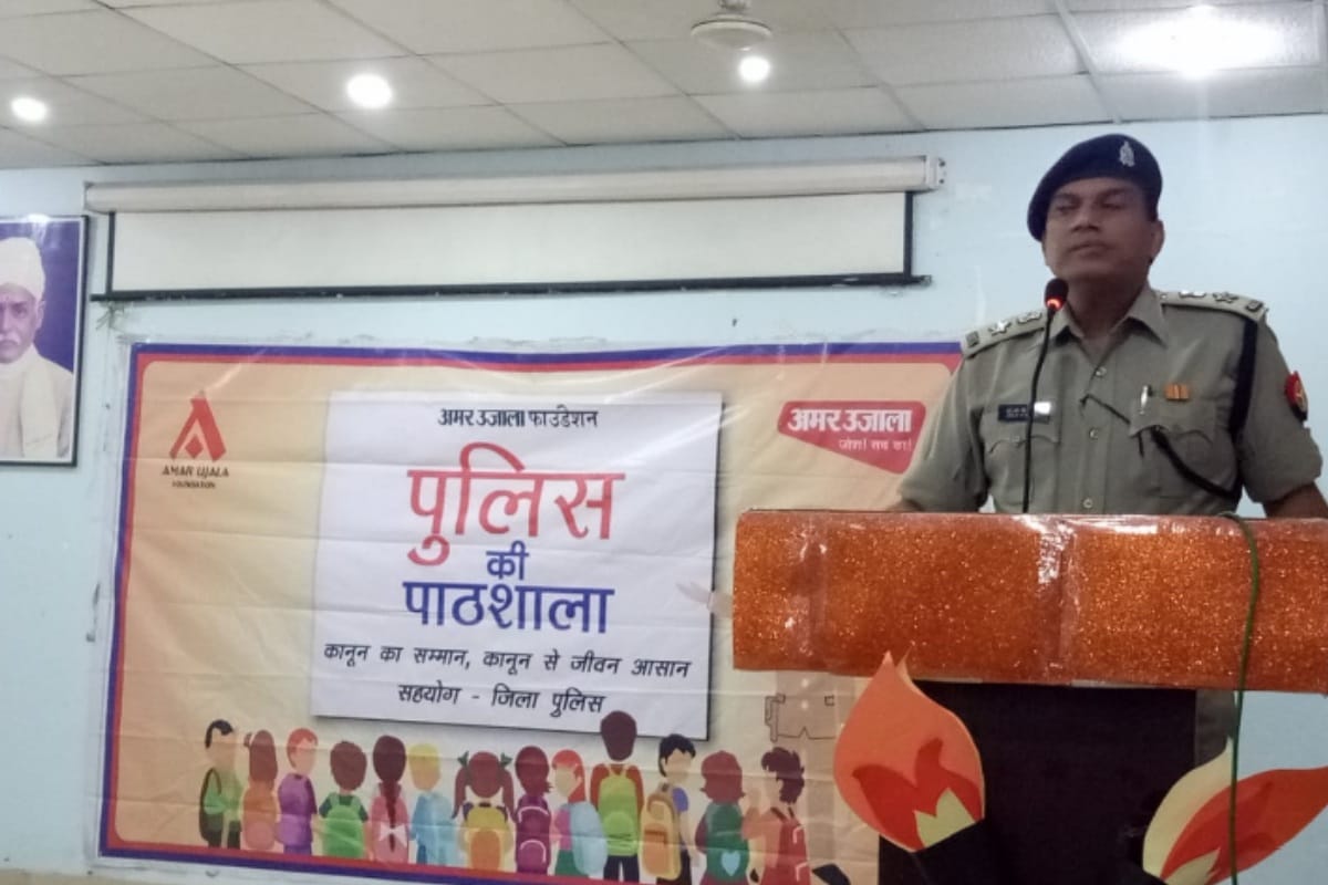Aparajita: Do not be afraid police is your friend, SP crime answers students Questions