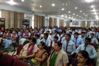 Aparajita: Do not be afraid police is your friend, SP crime answers students Questions
