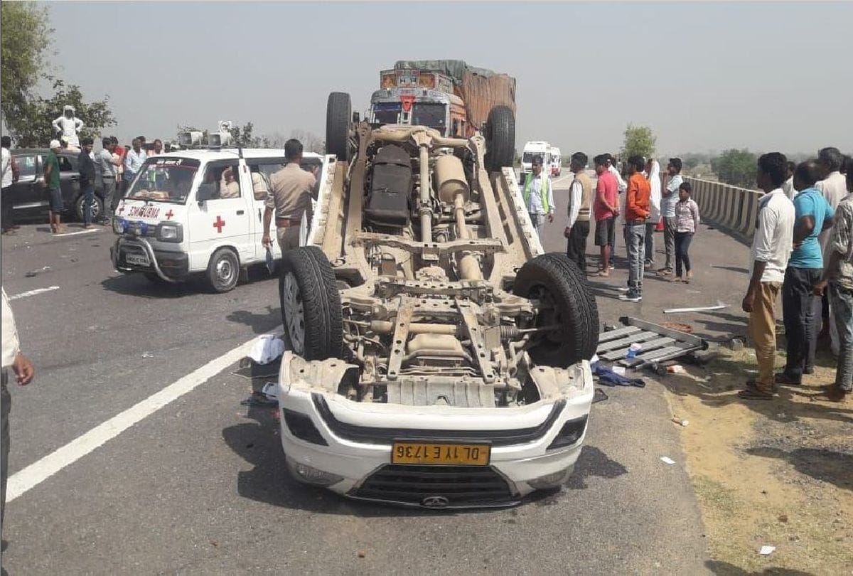 eight injured in cars collision on Yamuna Expressway