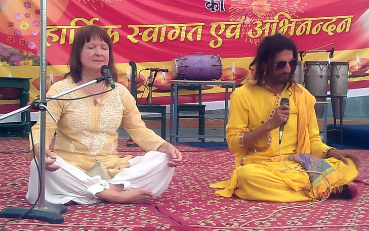 विदेशी साधकों की गंगा और शिव महिमा की प्रस्तुति ने मोहा दर्शकों का मन