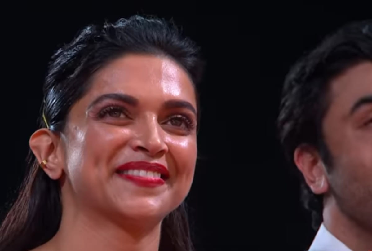 deepika padukone share childhood photo ranveer singh commented on post
