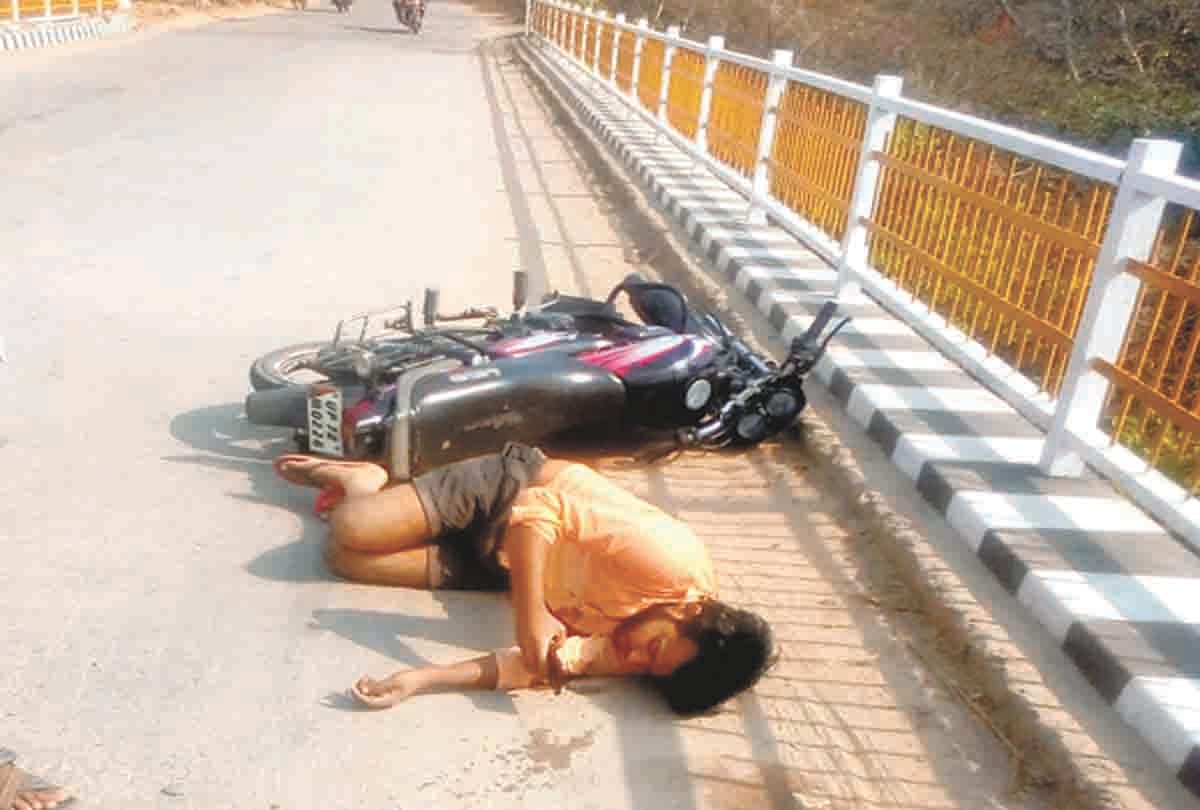 Pratapgarh: Bikers aboard bikers kill young man, injured young man calls himself to the police