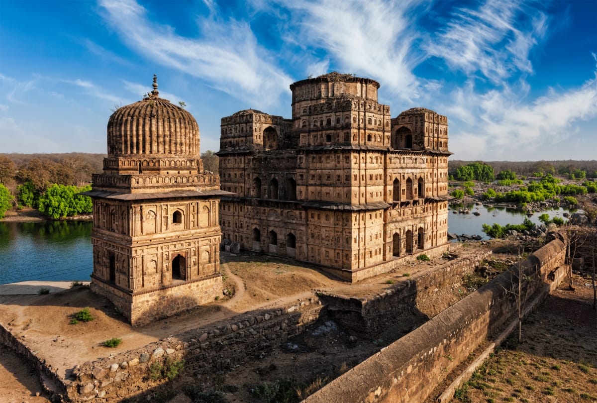 trip to madhya pradesh small town orchha history beautiful historical buildings and forts