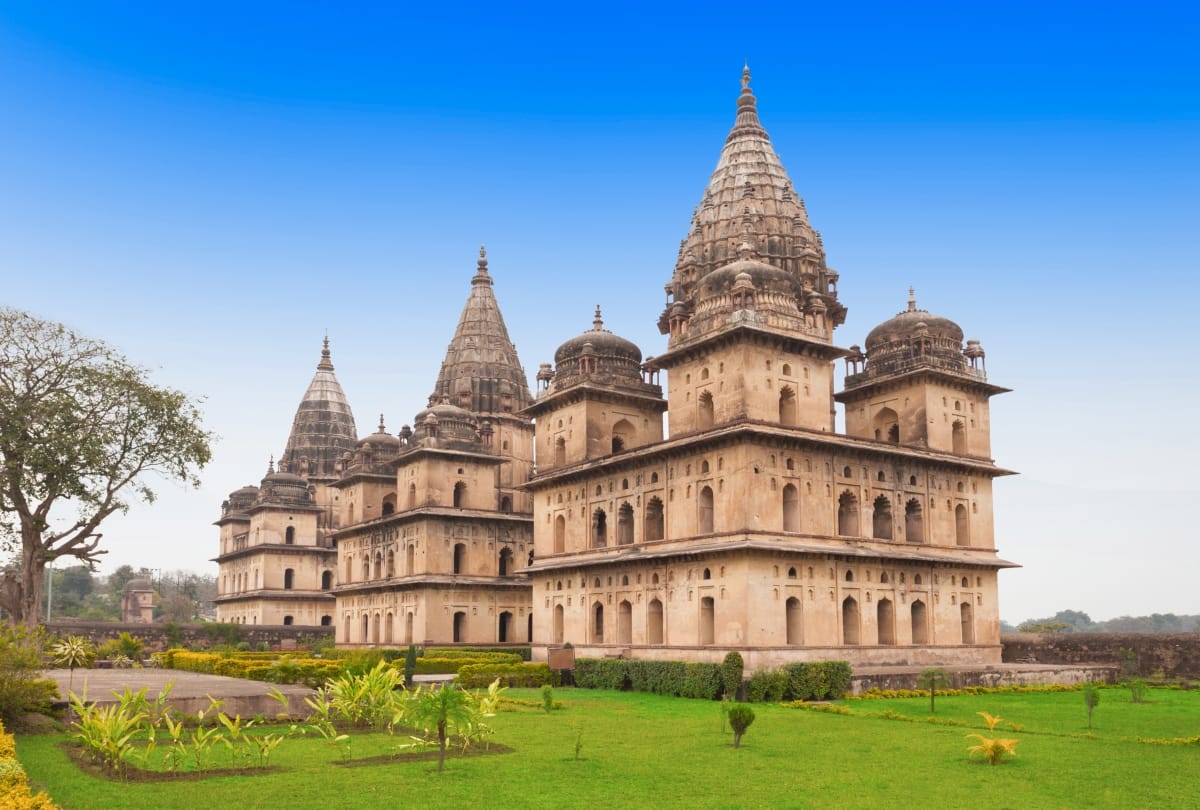 trip to madhya pradesh small town orchha history beautiful historical buildings and forts
