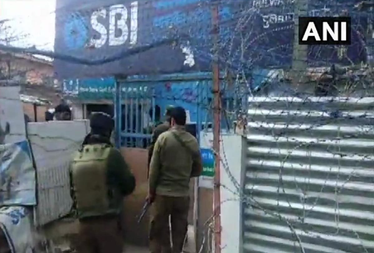 Grenade attack at SBI branch in Pulwama