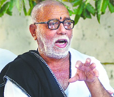 रामकथा के पंडाल में मुशायरा गलत नहीं