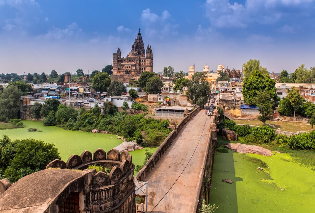 trip to madhya pradesh small town orchha history beautiful historical buildings and forts