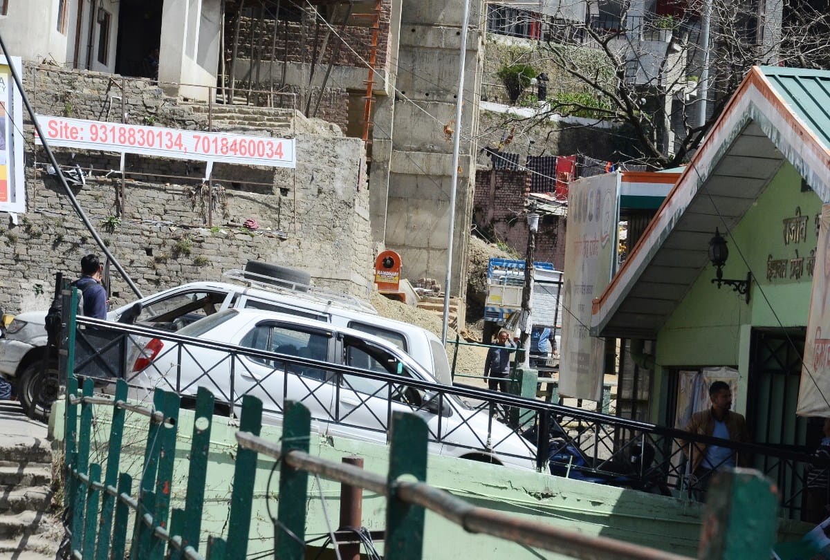 mein bhi chowkidar hoarding removed from in front of congress office in himachal pradesh