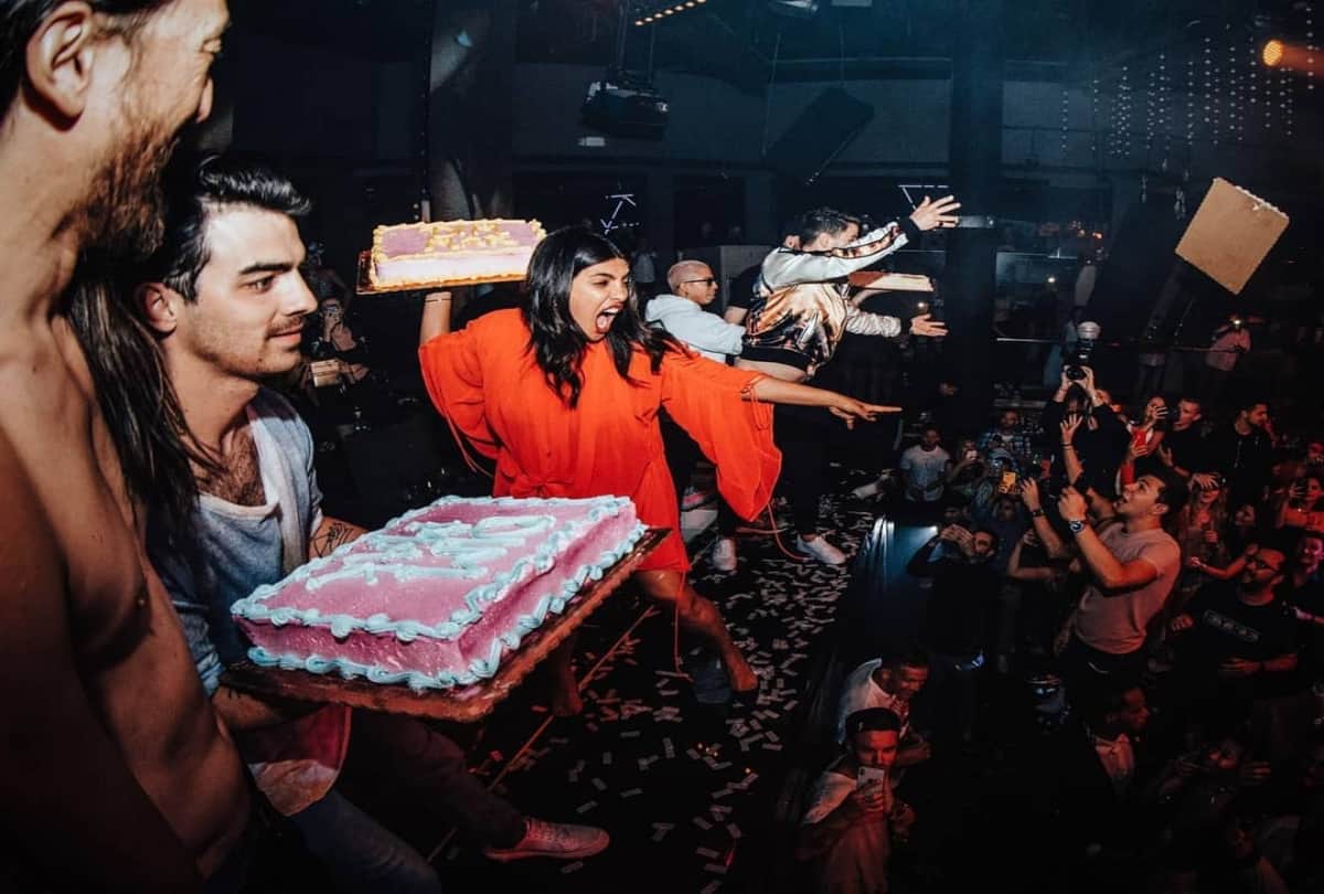 Priyanka Chopra and Nick Jonas enjoying Music concert in Miami hollyday with Joe Jonas