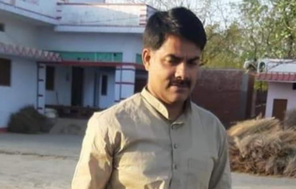 AAP purvanchal president resign from post in varanasi before loksabha election 2019