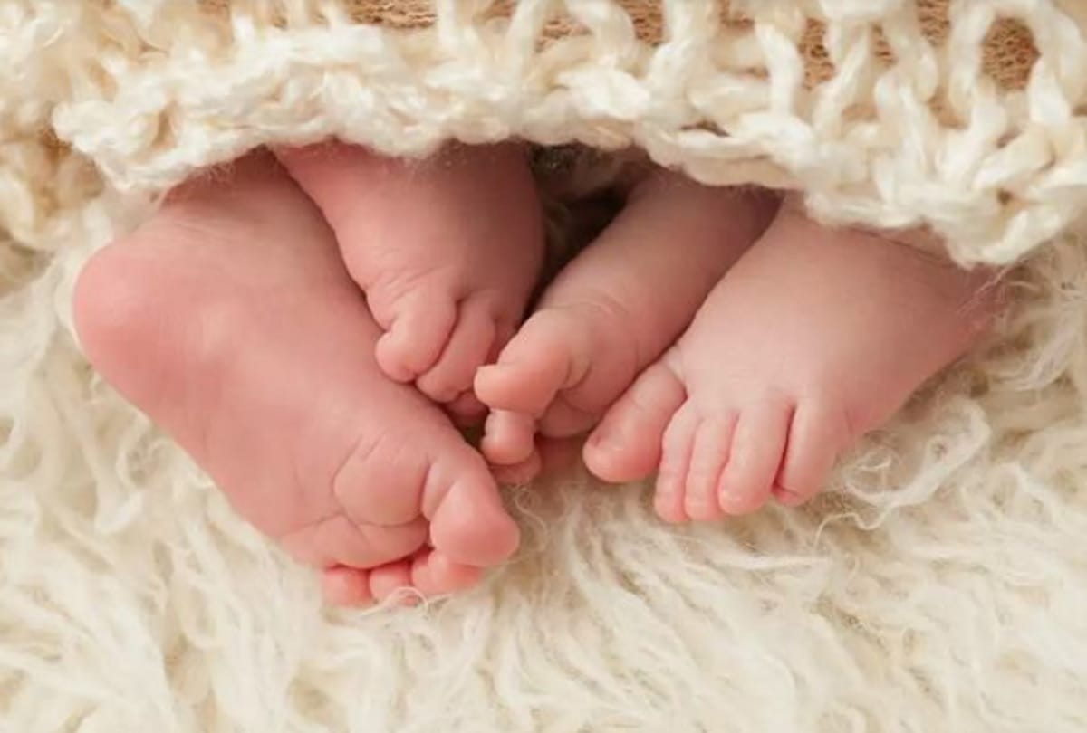 Twin nurses delivered twins, born in the same hospital years ago