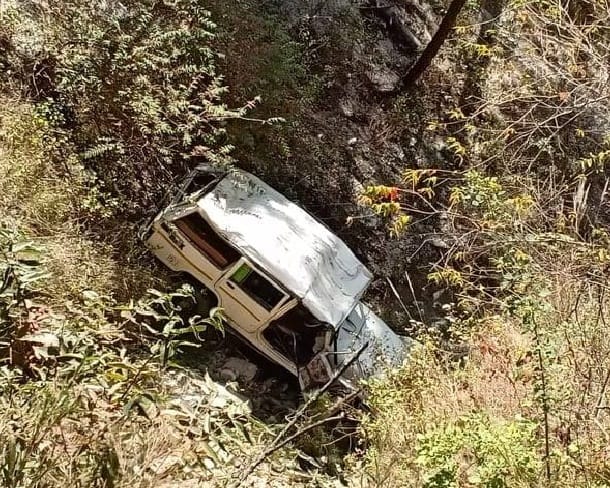 60 meters fall into a ditch, 16 injured