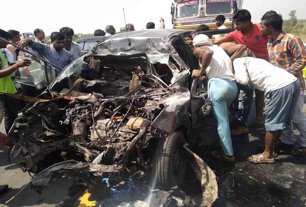 woman died in lucknow agra expressway accident