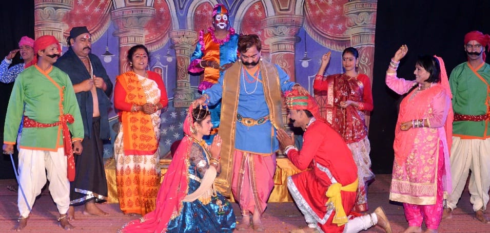 Spectators spellbound by the flower nautanki villas drama