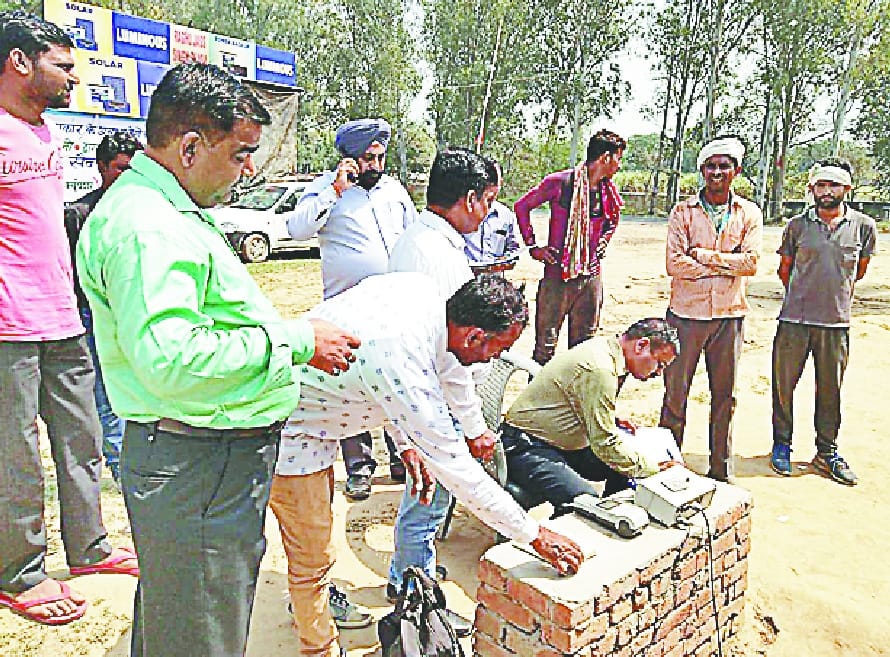 Raids on sugarcane purchase centers, leave center left contractor