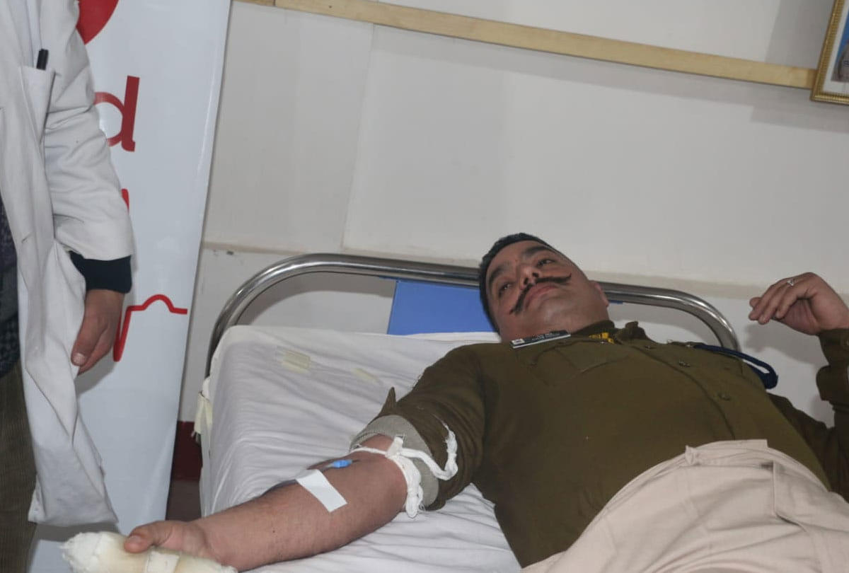crpf 28 bn jawans donated blood to give tribute to pulwama martyred jawans