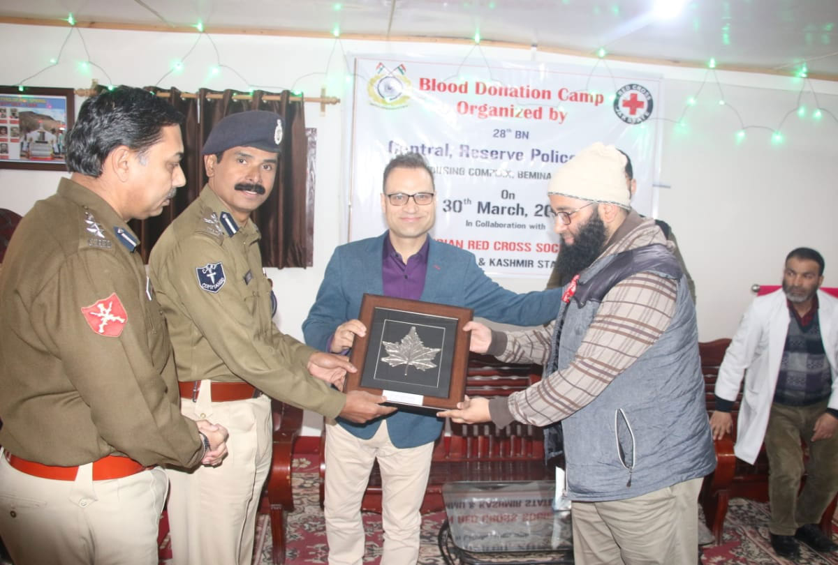 crpf 28 bn jawans donated blood to give tribute to pulwama martyred jawans