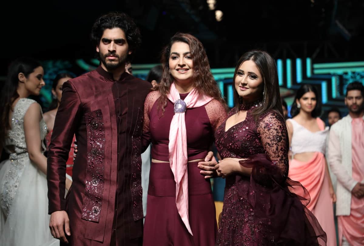 Tv Actress Rashmi Desai on Ramp at India Runway Fashion Week