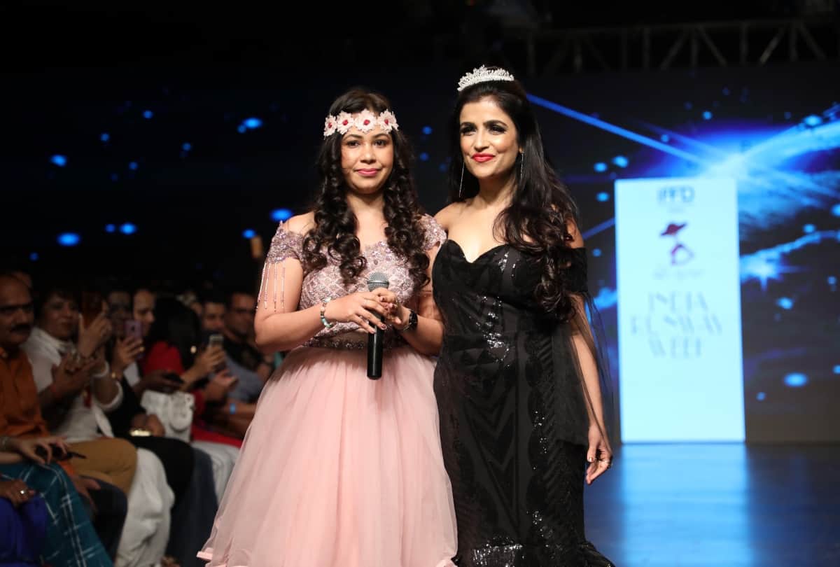 Tv Actress Rashmi Desai on Ramp at India Runway Fashion Week