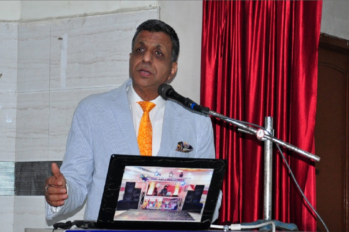 Dr. Rajiv Aggarwal says that to save heart when heart attack arrives, get treatment in first hour