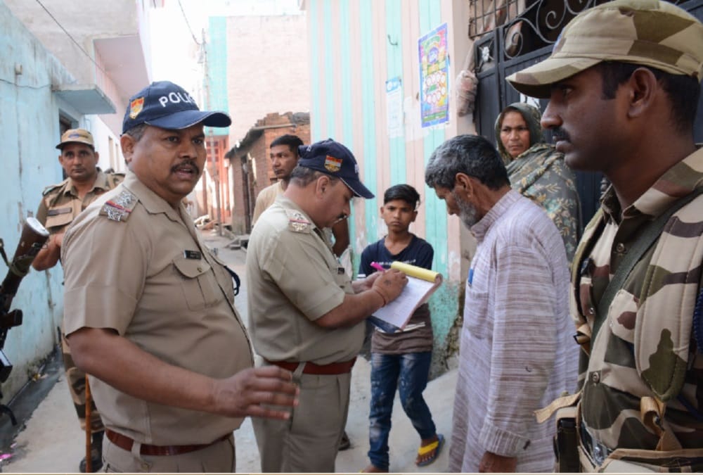 Paramilitary force Doing Tenant verification in roorkee for lok sabha elections 2019