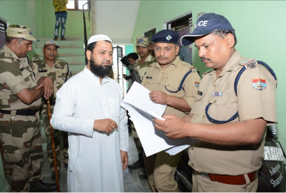 Paramilitary force Doing Tenant verification in roorkee for lok sabha elections 2019