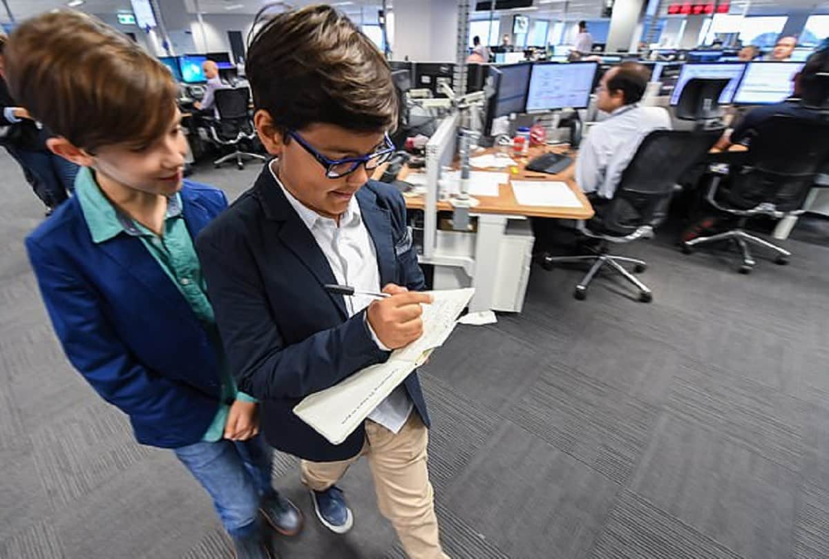 qantas airlines ceo signs agreement letter 10 year olds Alex Jacquot Who Started His Own 'Airline'