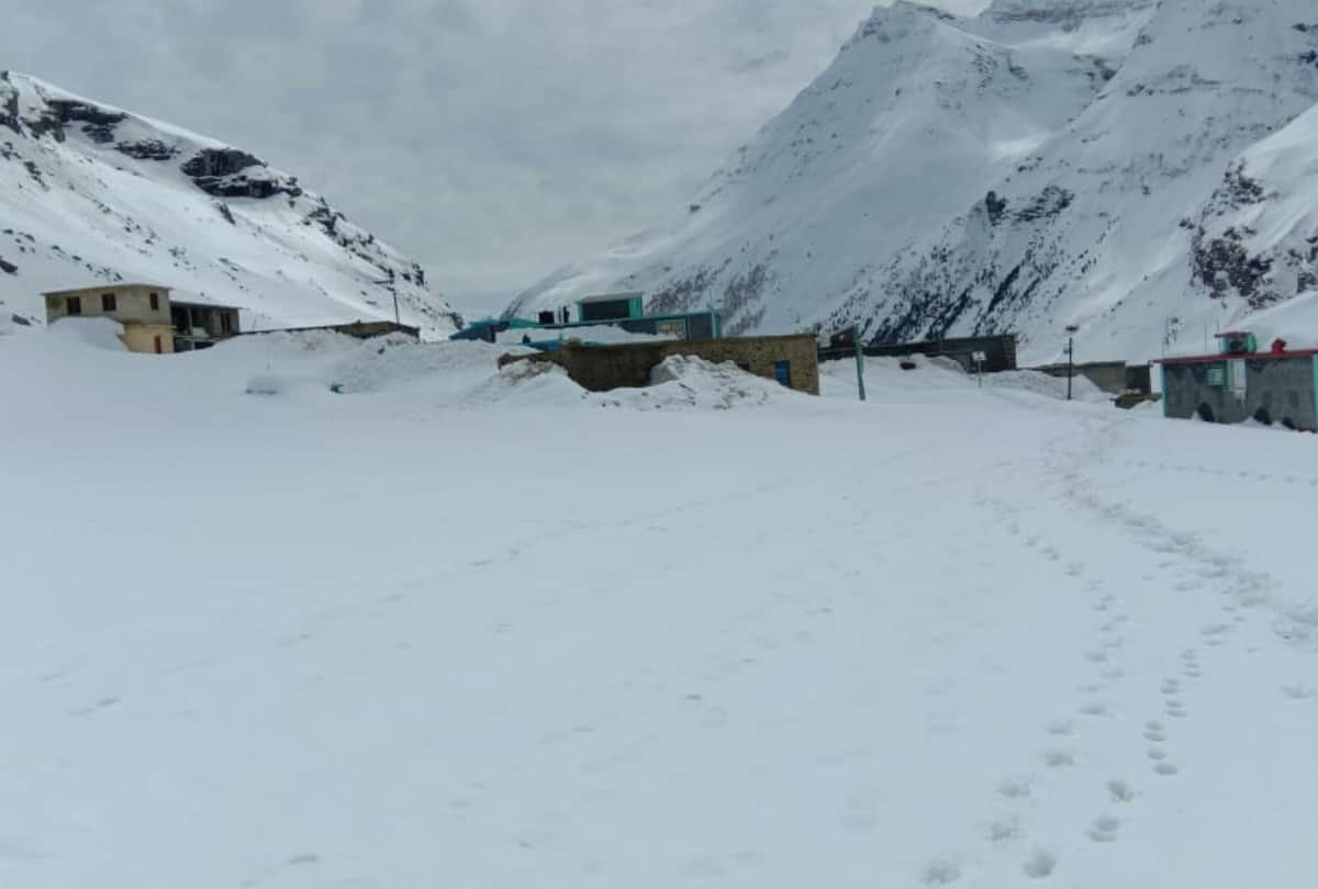 five people crossed rohtang pass lahaul spiti himachal pradesh