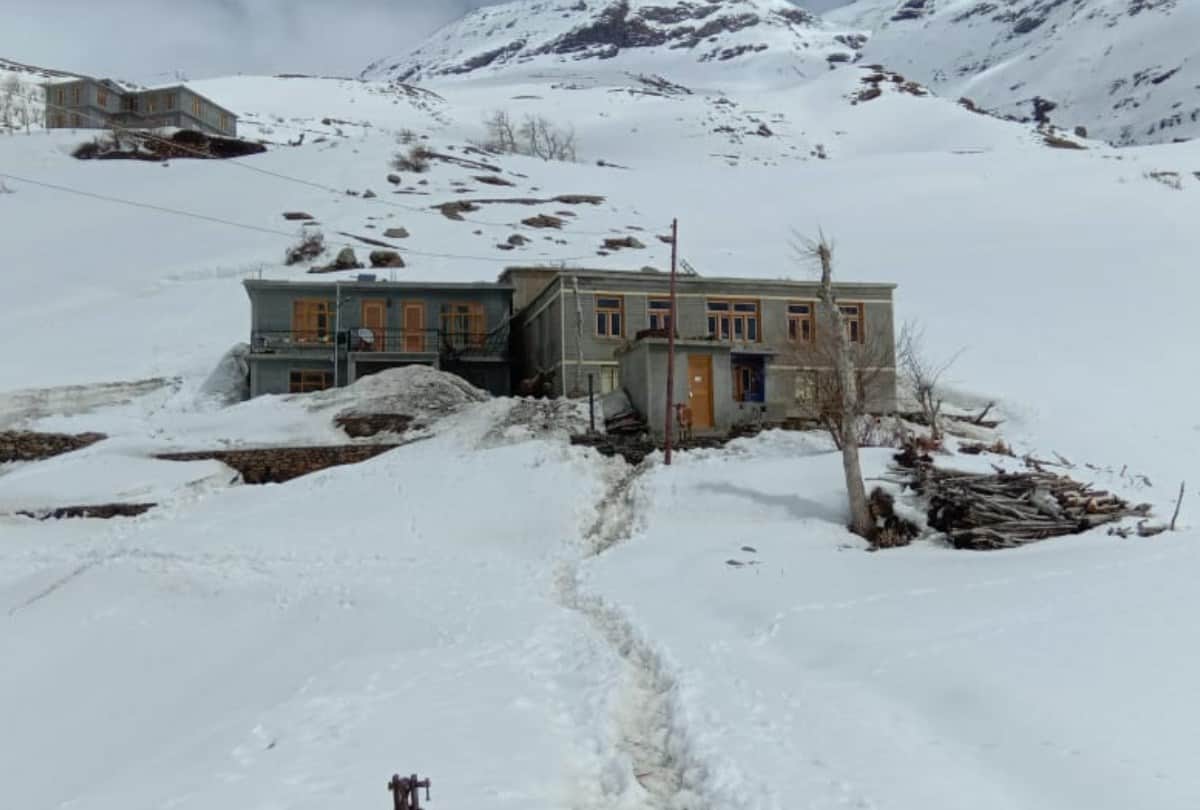 five people crossed rohtang pass lahaul spiti himachal pradesh