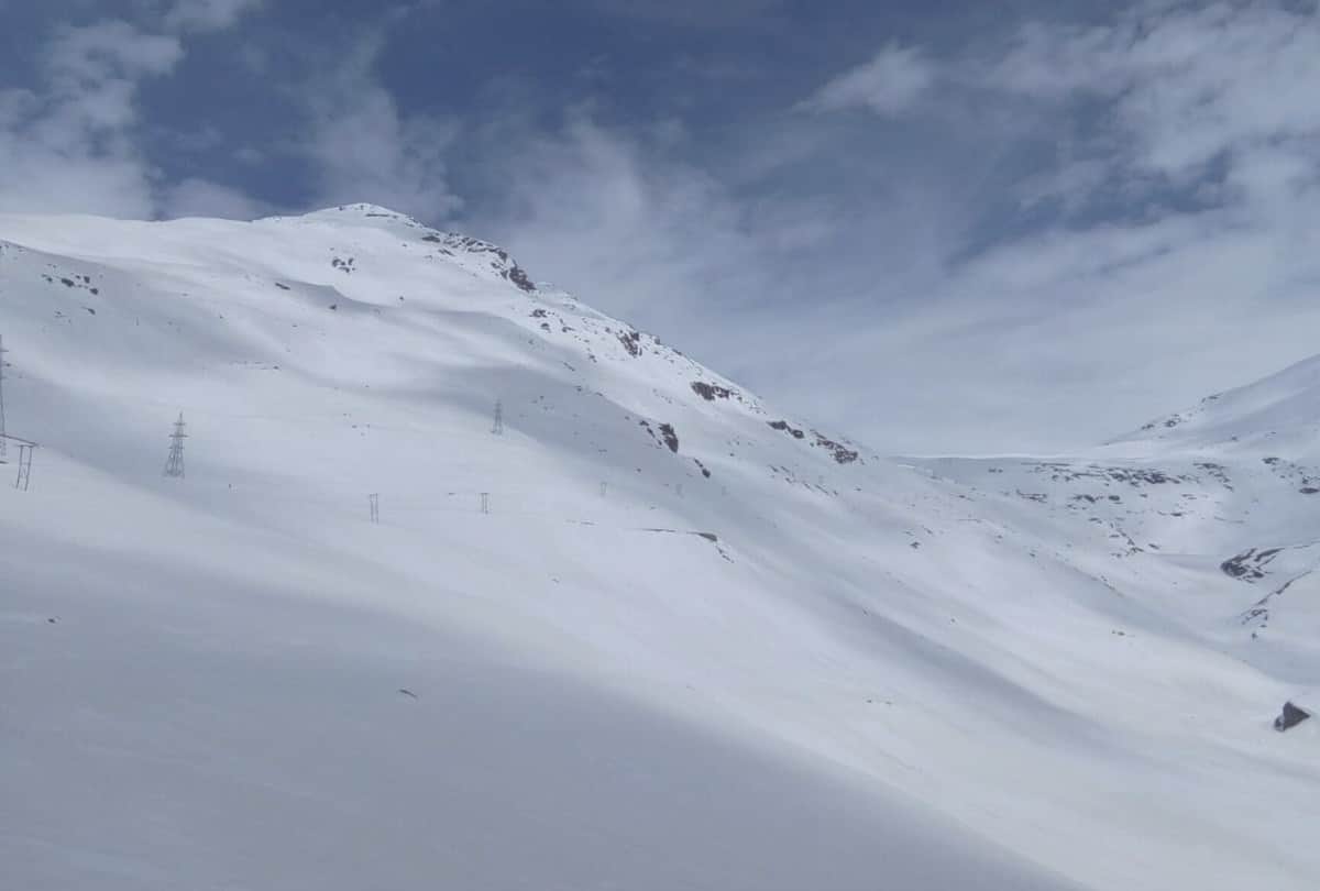 five people crossed rohtang pass lahaul spiti himachal pradesh