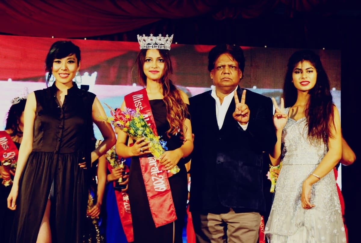 Twinkle crowned as Miss Akhand Bharat in New Delhi
